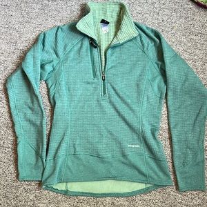 Patagonia Women’s R1 fleece pullover - quarter zip